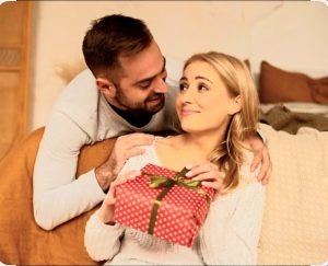 Best Travel Gifts for Her 2026: Must-Have Travel Gadgets and Practical Presents for the Modern Traveller