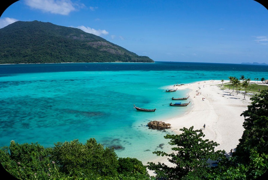 20 Amazing Beaches That Look Like the Maldives but Cost Less Than ₹2,000 () Per Day